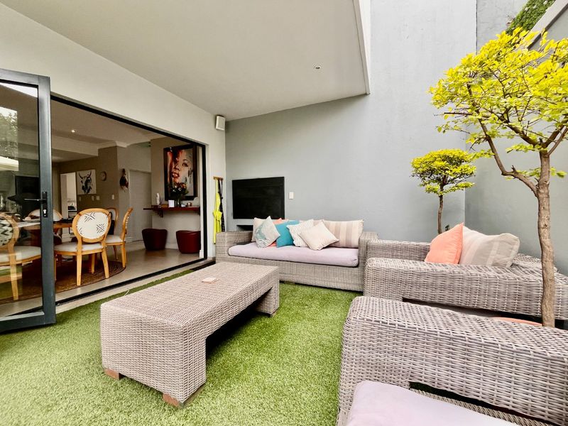 Modern Family Living in the Heart of Broadacres - 3 Bedroom House for Sale - Photo 5