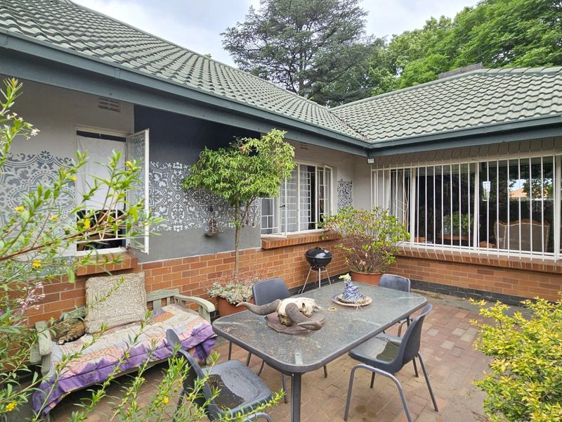 A unique home with a cottage in Three Rivers. - Photo 7