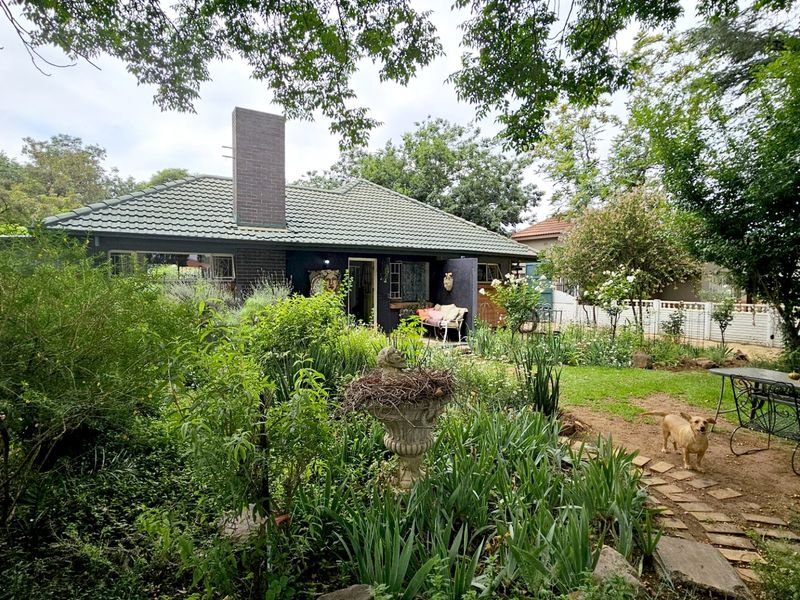 A unique home with a cottage in Three Rivers. - Photo 6