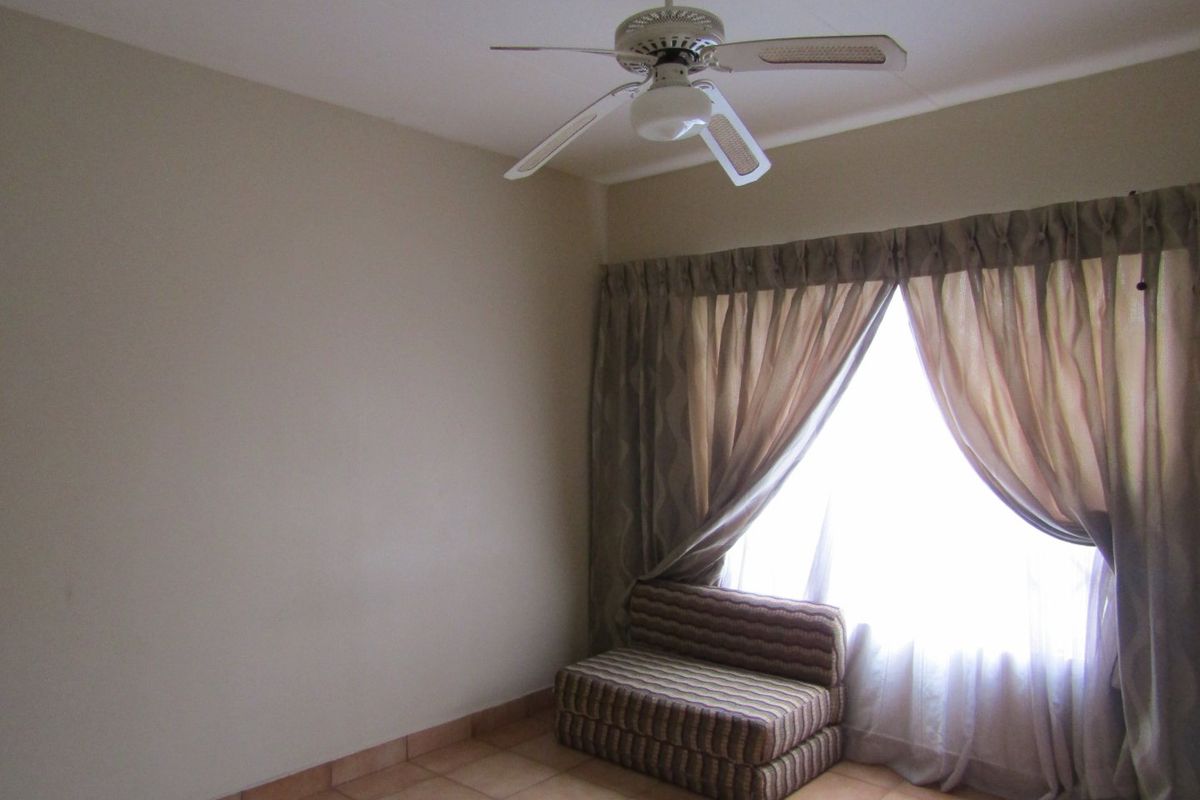 1-Bedroom Sectional Title Apartment for Sale - Photo 4