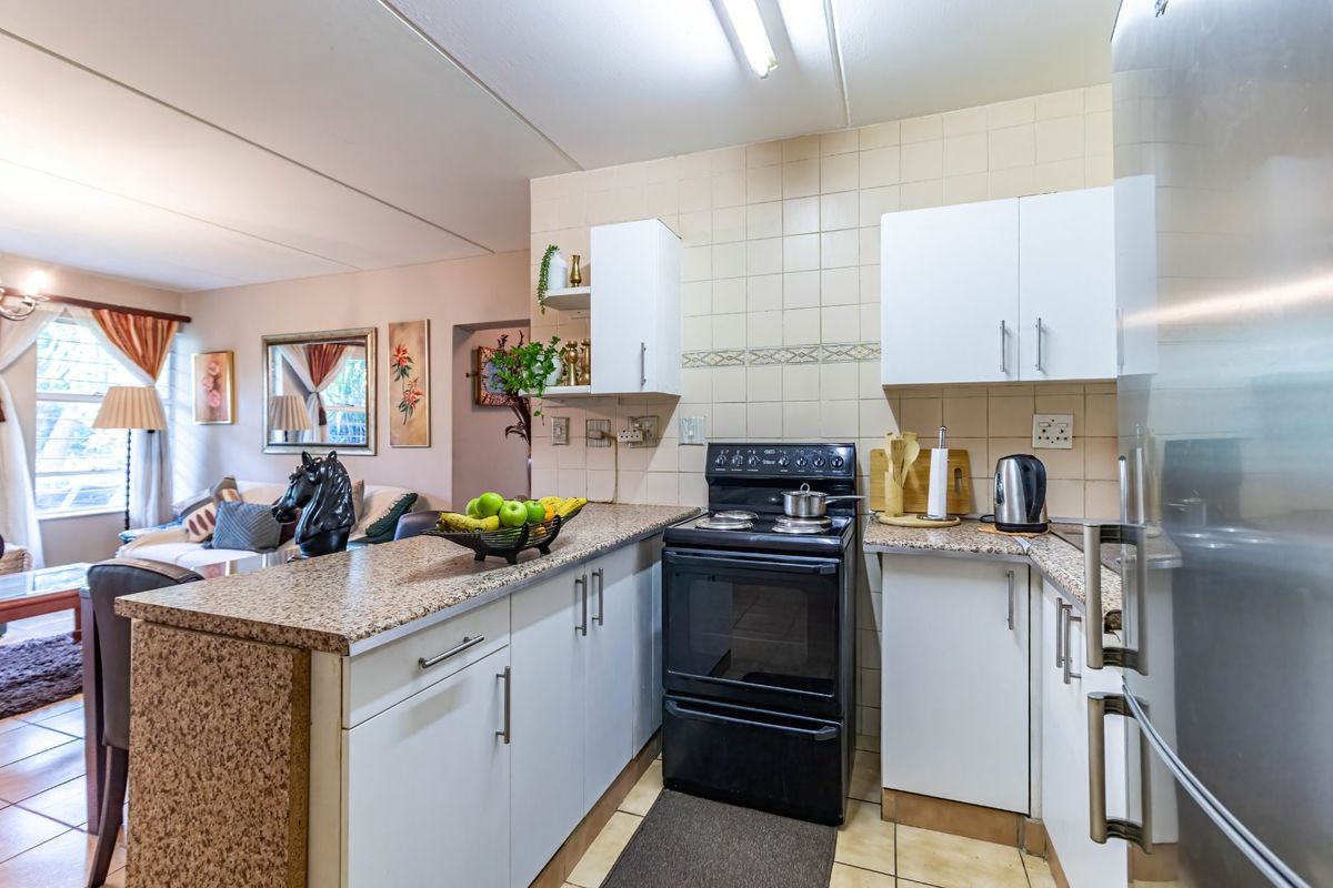 2 Bedroom Townhouse For Sale in Bedford Gardens - Photo 4