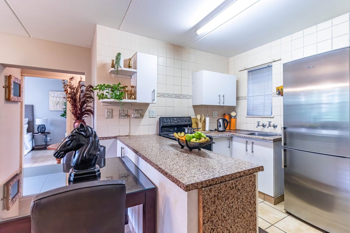 2 Bedroom Townhouse For Sale in Bedford Gardens - Photo 2