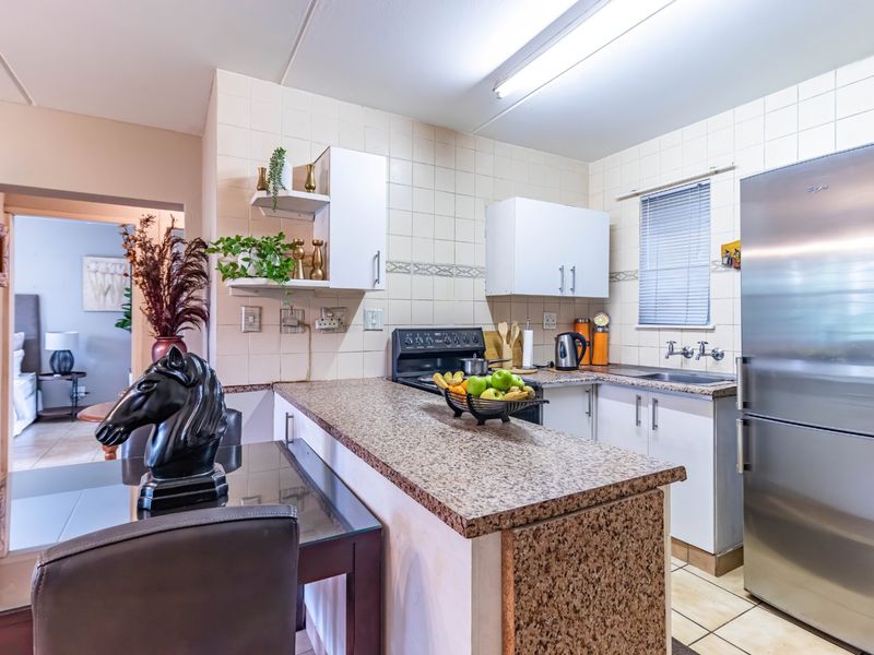 2 Bedroom Townhouse For Sale in Bedford Gardens - Photo 2