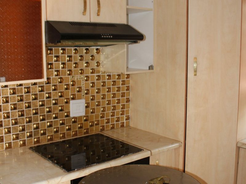 3 Bedroom House with 3 Outside Rooms - Photo 8