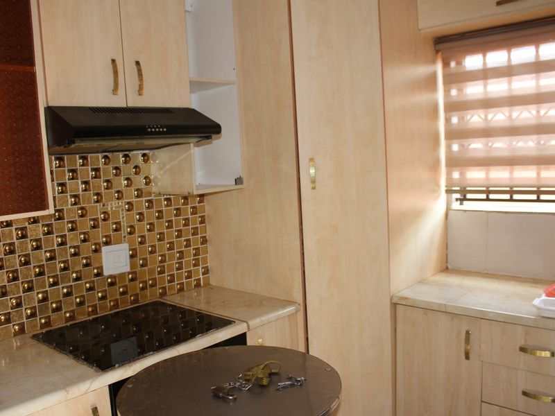 3 Bedroom House with 3 Outside Rooms - Photo 7