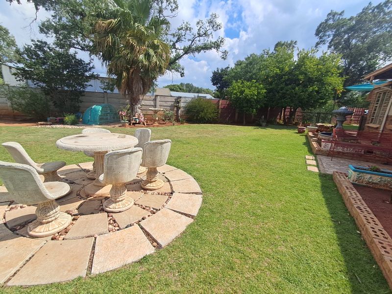 3-Bedroom Home with Flatlet for Sale in Stilfontein.  - Photo 6