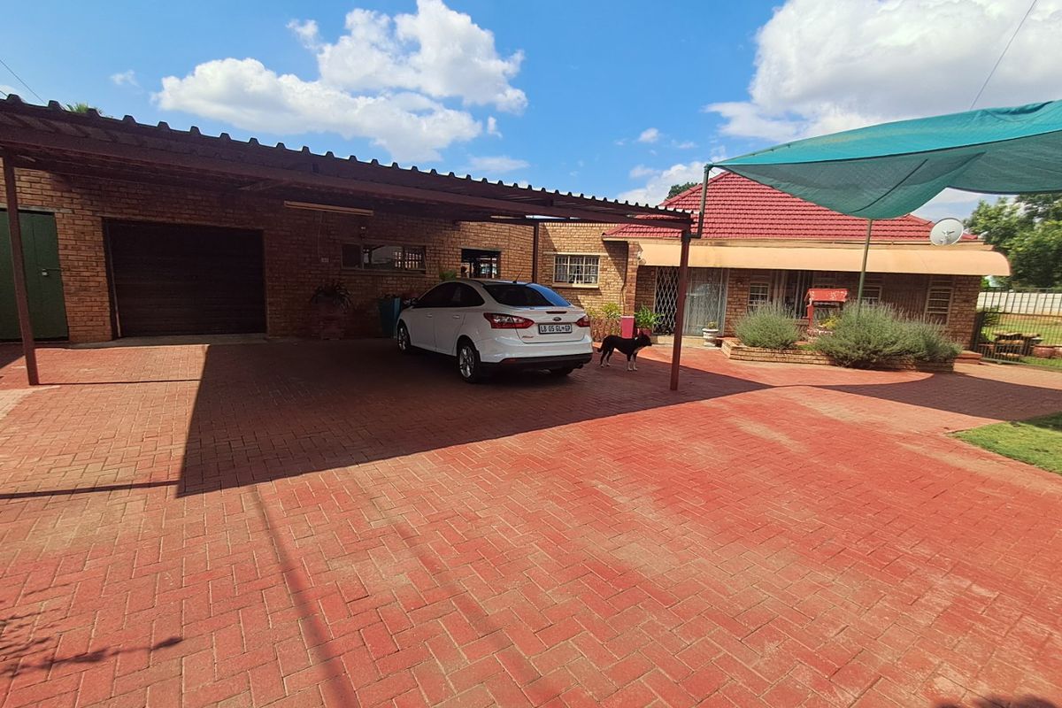 3-Bedroom Home with Flatlet for Sale in Stilfontein.  - Photo 2