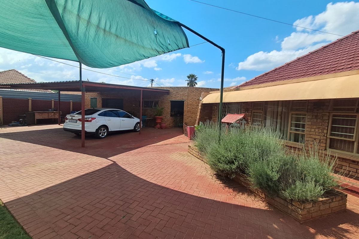 3-Bedroom Home with Flatlet for Sale in Stilfontein.  - Photo 4