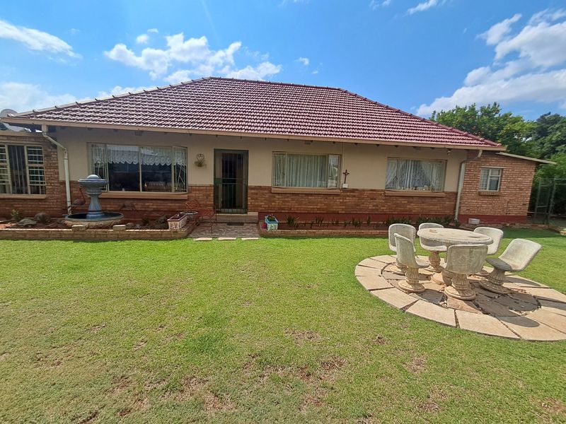 3-Bedroom Home with Flatlet for Sale in Stilfontein.  - Photo 10