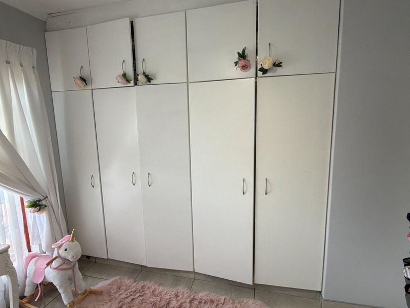 Fantastic new listing! Modern, comfortable, spacious Townhouse with many extras. - Photo 10