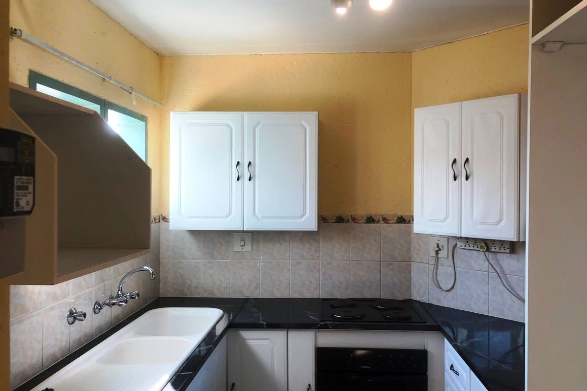 3-Bedroom Townhouse for Sale in Bromhof! - Photo 3