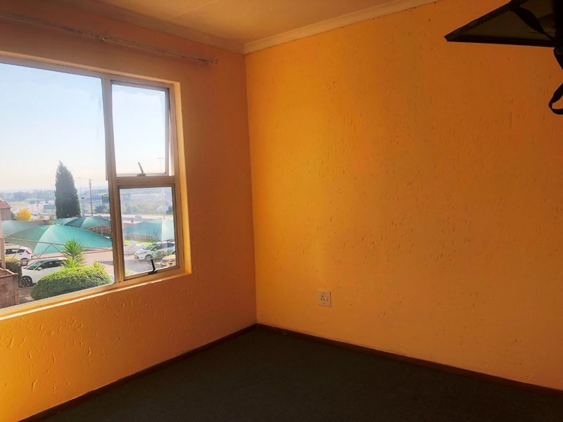 3-Bedroom Townhouse for Sale in Bromhof! - Photo 7