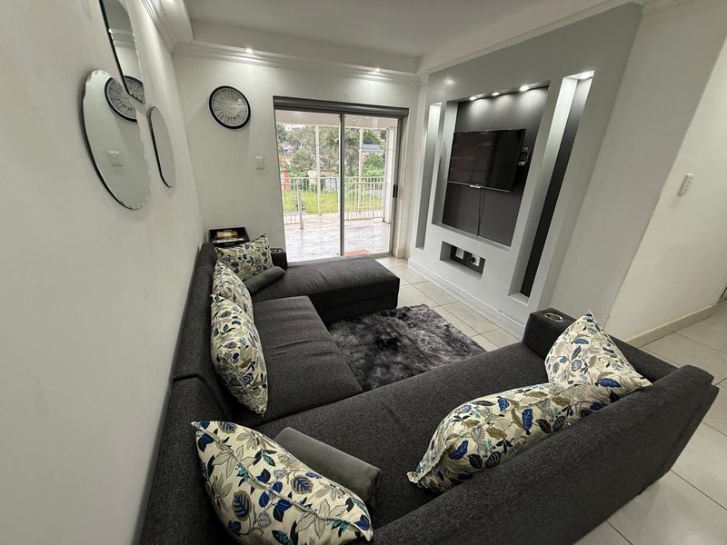 Modern Apartment for Sale – Luxurious, Stylish & Move-In Ready! - Photo 3