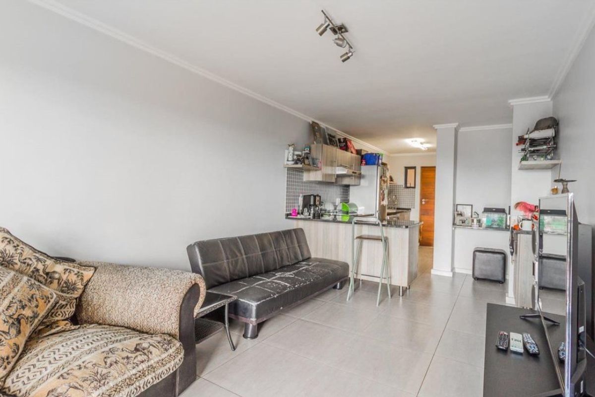 Spacious 2-Bedroom Flat - Photo 2