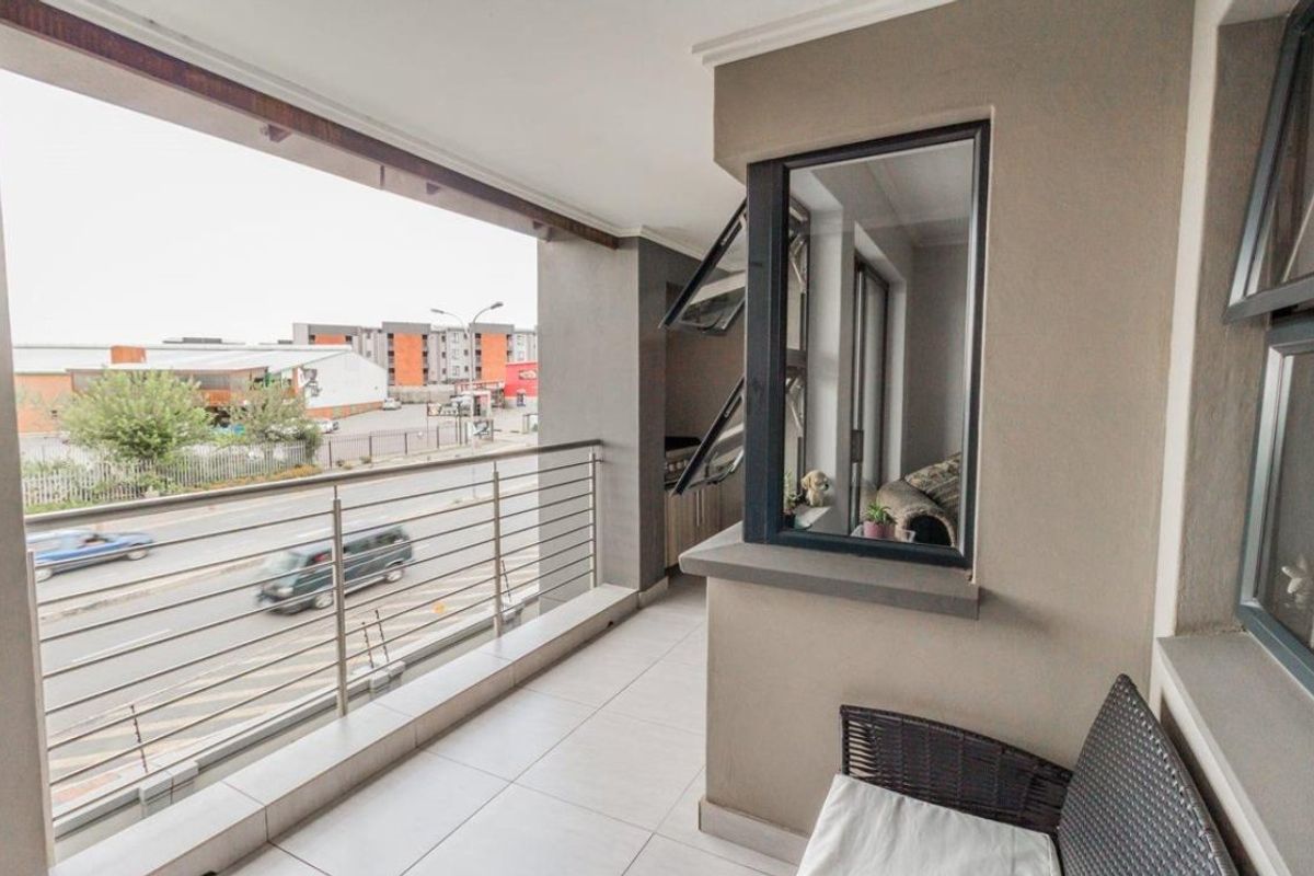 Spacious 2-Bedroom Flat - Photo 5