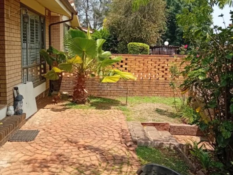 Neat 3-Bedroom Simplex - Photo 8