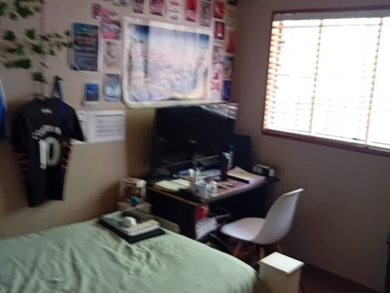 Neat 3-Bedroom Simplex - Photo 4