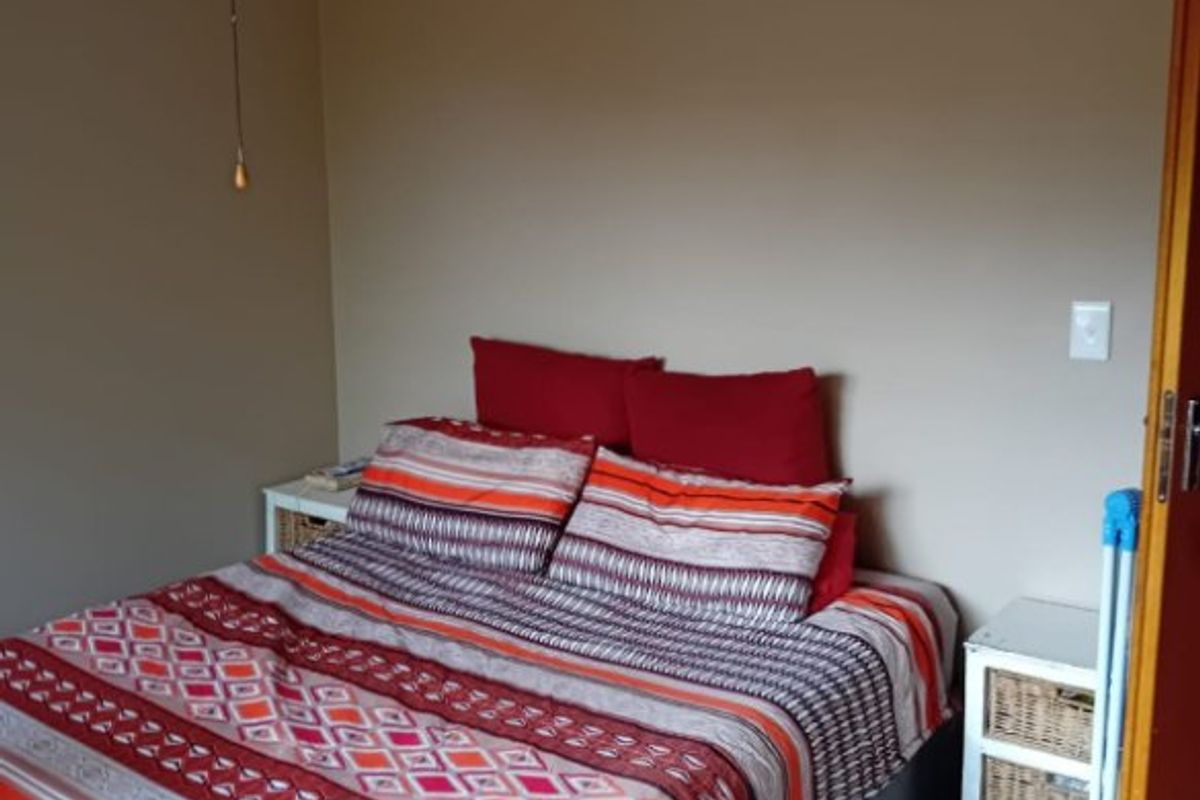 Neat 3-Bedroom Simplex - Photo 4