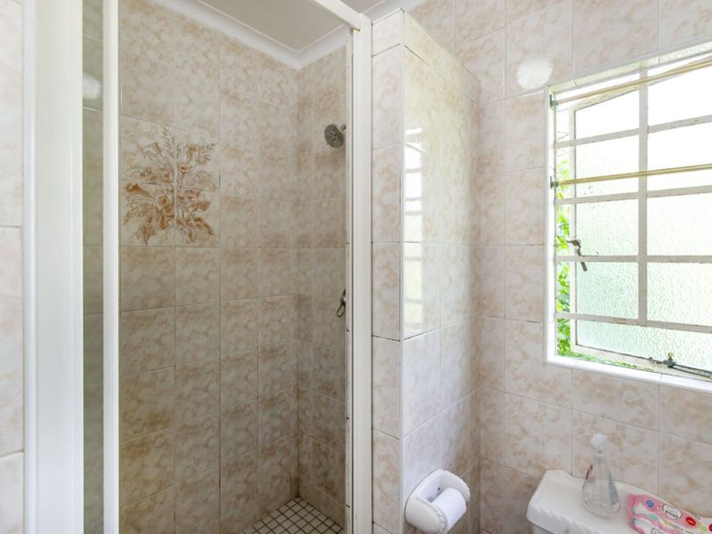 Modern 2-Bedroom Flat - Photo 10