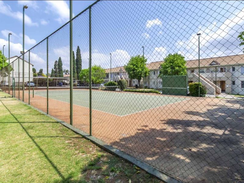 Modern 2-Bedroom Flat - Photo 4