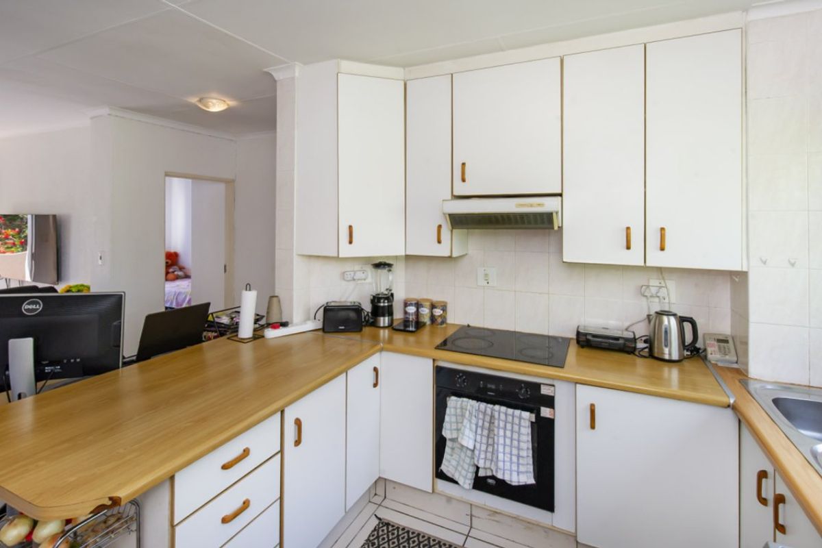 Modern 2-Bedroom Flat - Photo 3