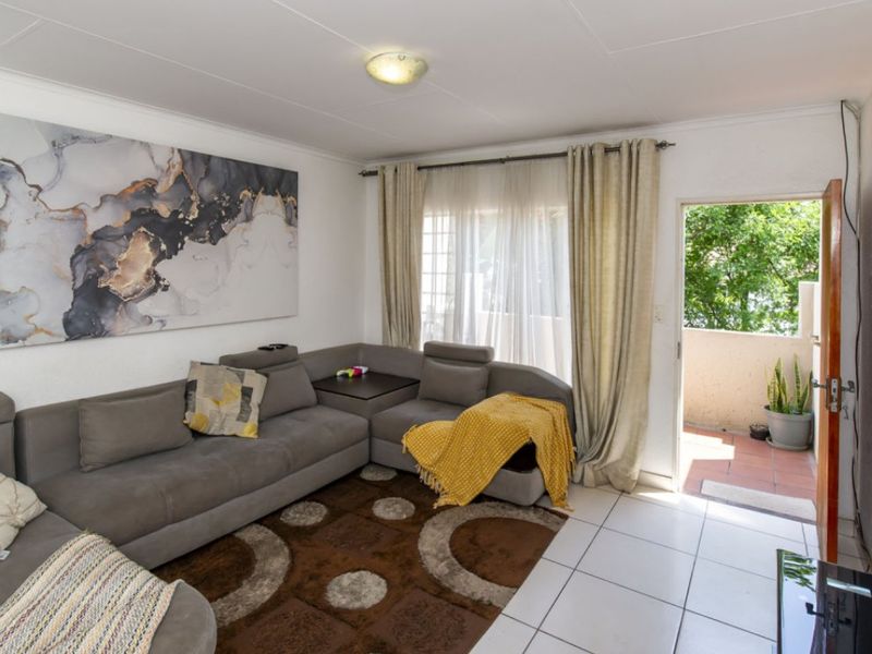 Modern 2-Bedroom Flat - Photo 5