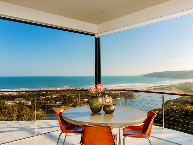 Stylish Three Bedroom Luxury Home with Floor to Ceiling Ocean Views & Income Generating Two Bed Apartment - Photo 4