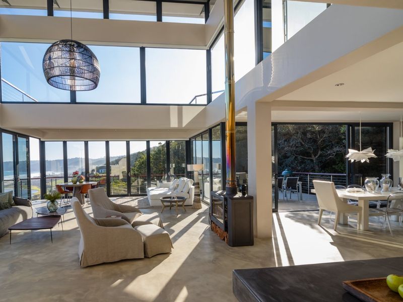 Stylish Three Bedroom Luxury Home with Floor to Ceiling Ocean Views & Income Generating Two Bed Apartment - Photo 3