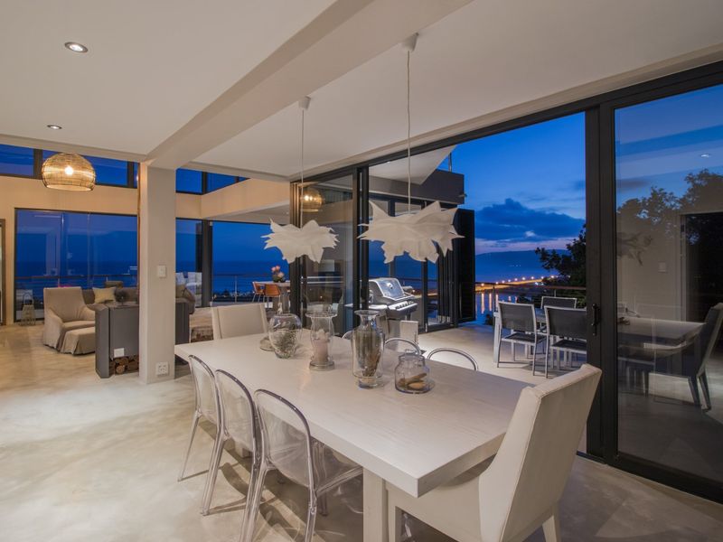 Stylish Three Bedroom Luxury Home with Floor to Ceiling Ocean Views & Income Generating Two Bed Apartment - Photo 8