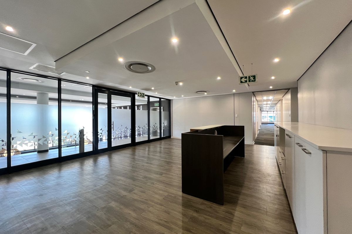 1 678m2  1st floor Premium-Grade office available FOR LEASE in this commercial building situated within the secure La Lucia Ridge Office Estate precinct - Photo 4