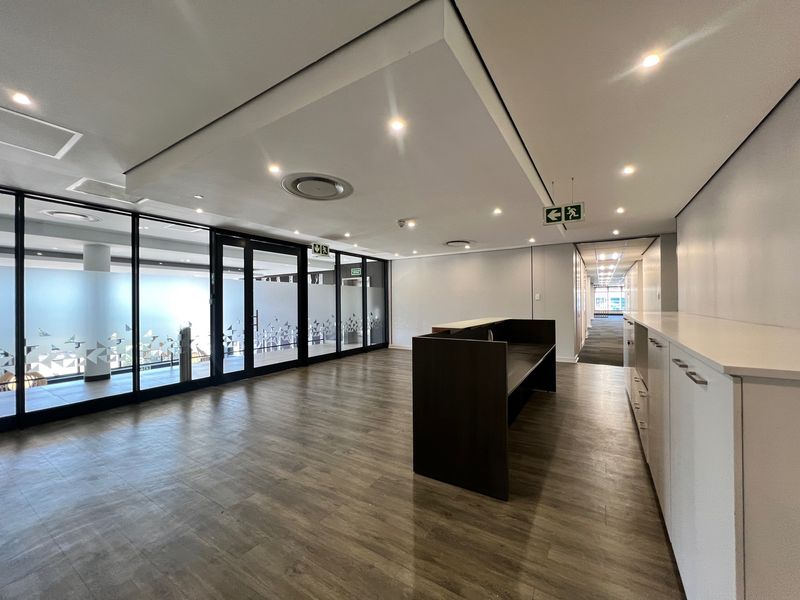 1 678m2  1st floor Premium-Grade office available FOR LEASE in this commercial building situated within the secure La Lucia Ridge Office Estate precinct - Photo 4