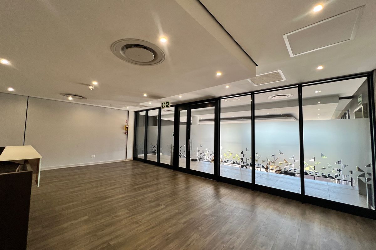 1 678m2  1st floor Premium-Grade office available FOR LEASE in this commercial building situated within the secure La Lucia Ridge Office Estate precinct - Photo 5