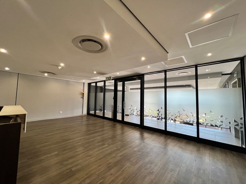 1 678m2  1st floor Premium-Grade office available FOR LEASE in this commercial building situated within the secure La Lucia Ridge Office Estate precinct - Photo 5