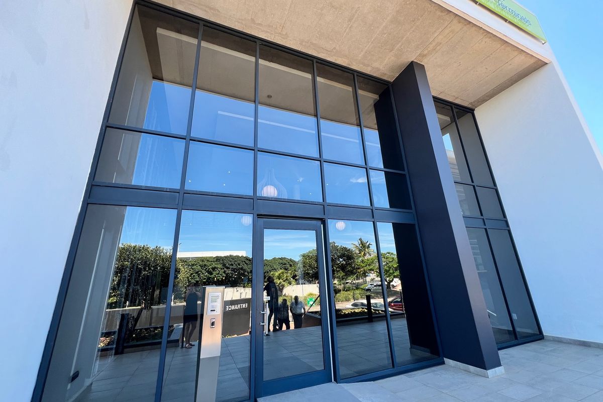 1 678m2  1st floor Premium-Grade office available FOR LEASE in this commercial building situated within the secure La Lucia Ridge Office Estate precinct - Photo 3