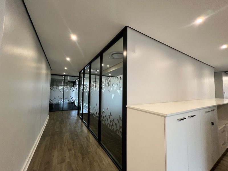 1 678m2  1st floor Premium-Grade office available FOR LEASE in this commercial building situated within the secure La Lucia Ridge Office Estate precinct - Photo 8