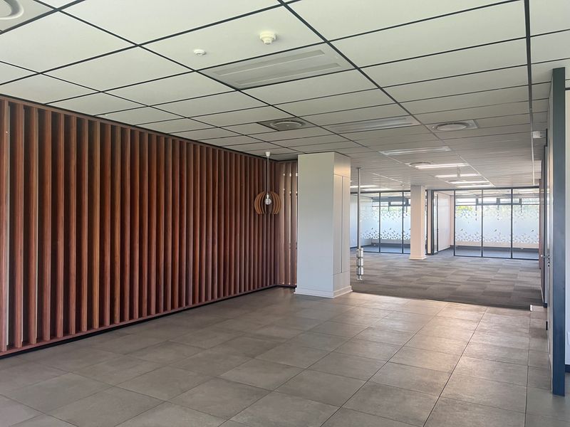 1 678m2  1st floor Premium-Grade office available FOR LEASE in this commercial building situated within the secure La Lucia Ridge Office Estate precinct - Photo 6