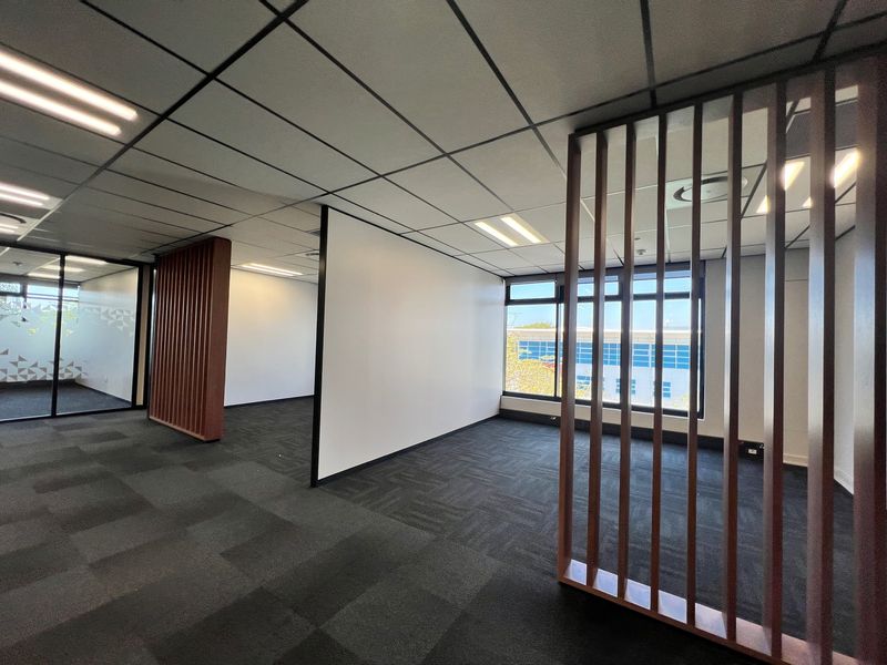 1 678m2  1st floor Premium-Grade office available FOR LEASE in this commercial building situated within the secure La Lucia Ridge Office Estate precinct - Photo 7