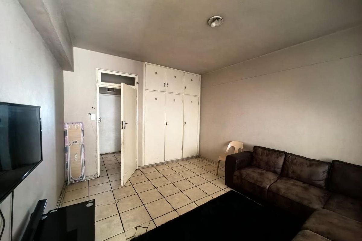 0.5 Bedrooms, 1 Bathroom Apartment For Sale In South Beach, Durban - Photo 3