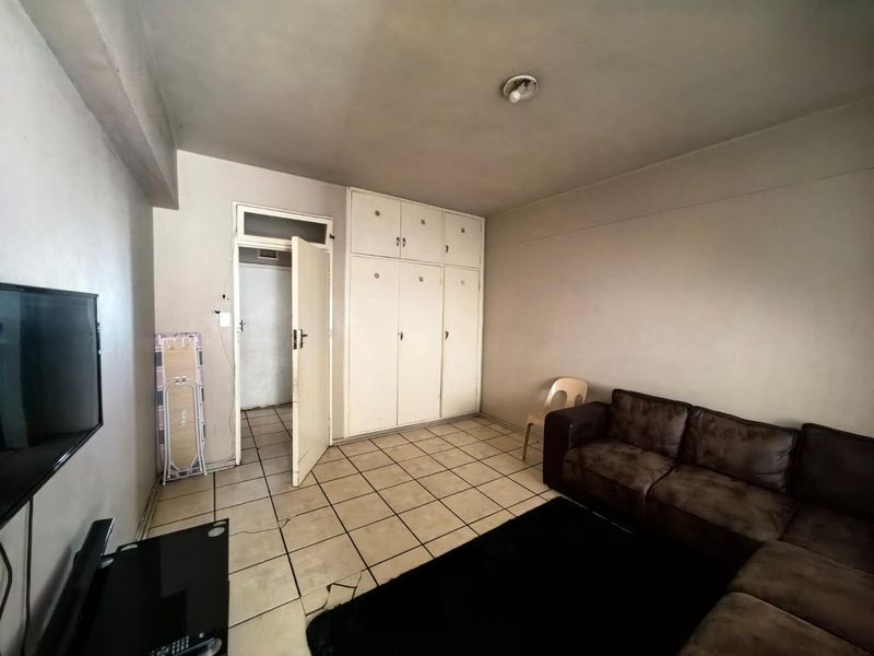 0.5 Bedrooms, 1 Bathroom Apartment For Sale In South Beach, Durban - Photo 3