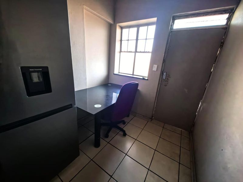 0.5 Bedrooms, 1 Bathroom Apartment For Sale In South Beach, Durban - Photo 7