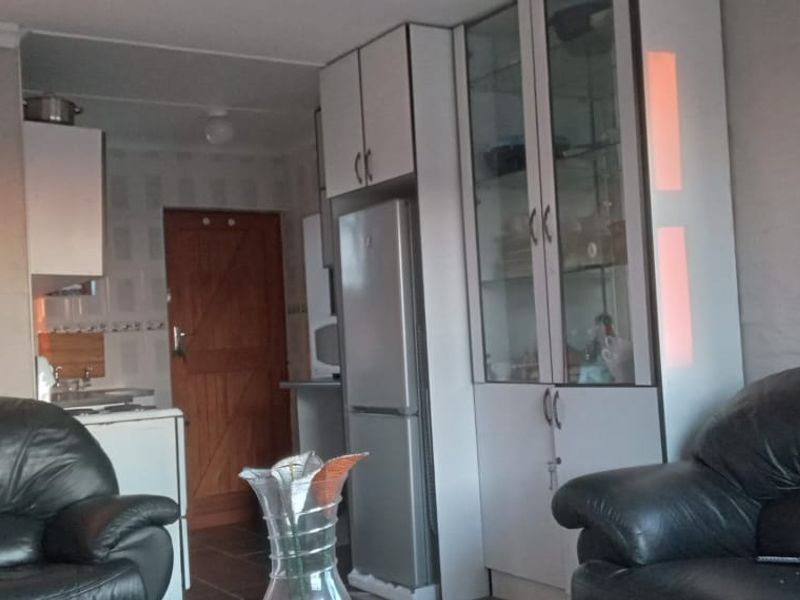 Family-friendly flat in Amalinda with security - Photo 9