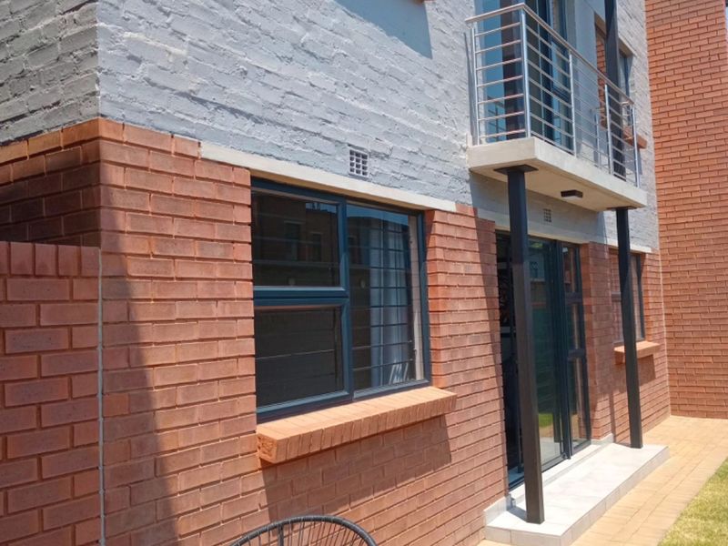 Luxury 2 bedroom Apartment for Sale in Sinoville, Pretoria North - Photo 4