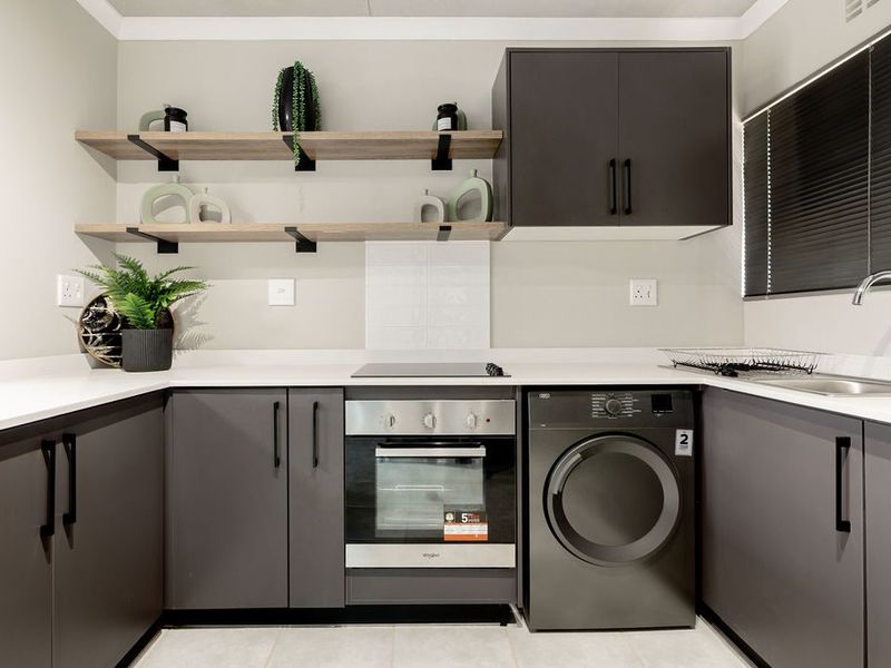 Luxury 2 bedroom Apartment for Sale in Sinoville, Pretoria North - Photo 8