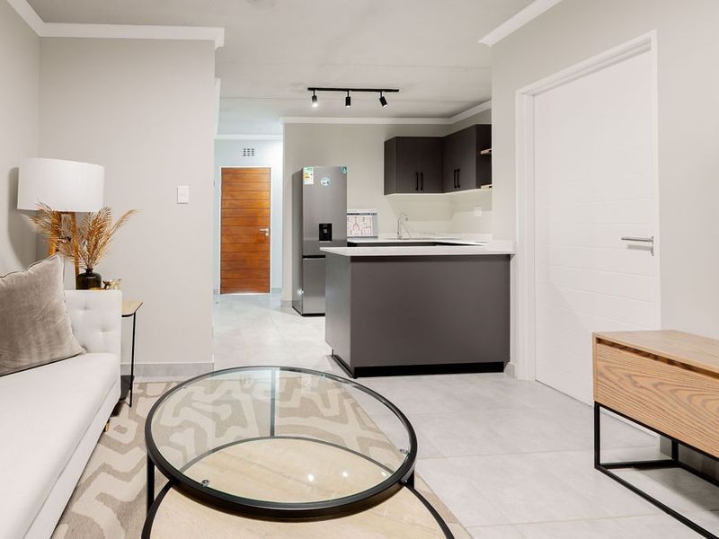 Luxury 2 bedroom Apartment for Sale in Sinoville, Pretoria North - Photo 6