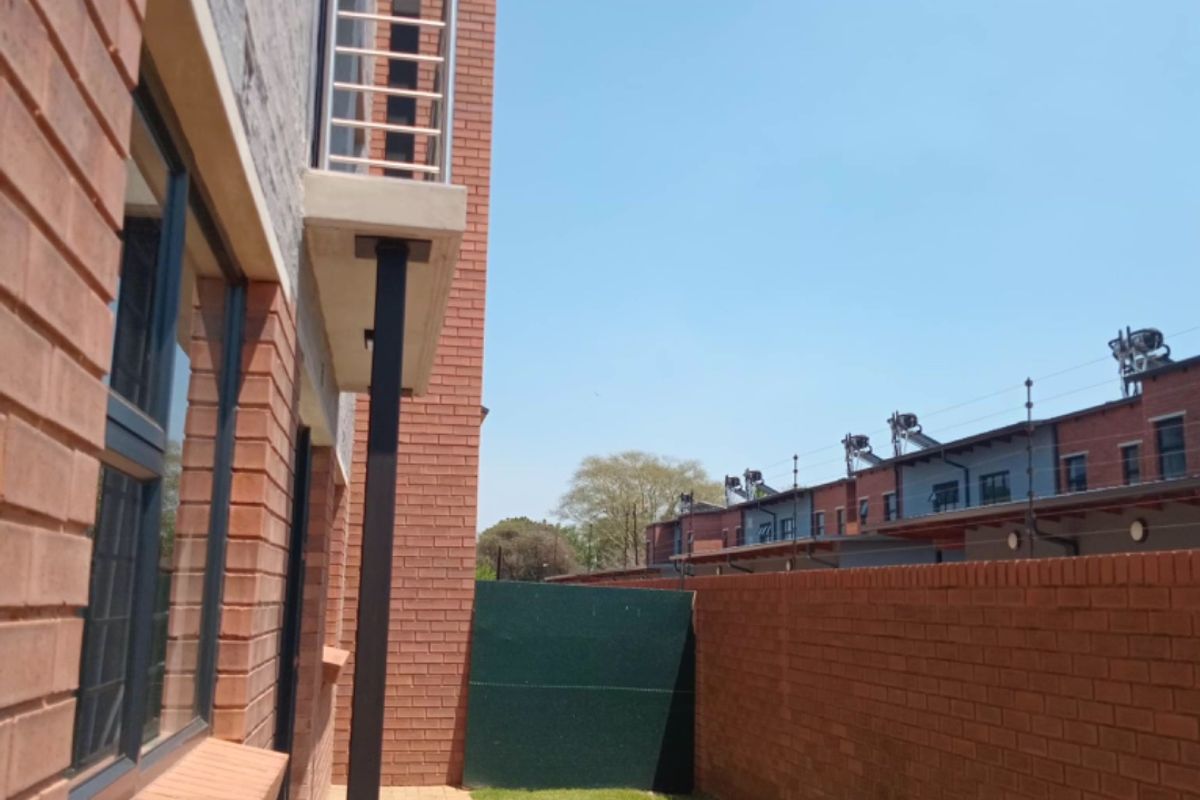 Luxury 2 bedroom Apartment for Sale in Sinoville, Pretoria North - Photo 5