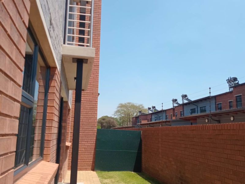 Luxury 2 bedroom Apartment for Sale in Sinoville, Pretoria North - Photo 5