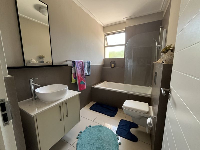 For sale 2 bedroom 2 bathroom ground floor unit, biggest balcony and garden at the Point Bedfordview at a giveaway price of R1 700 000.  - Photo 8