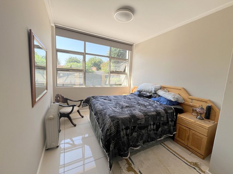 For sale 2 bedroom 2 bathroom ground floor unit, biggest balcony and garden at the Point Bedfordview at a giveaway price of R1 700 000.  - Photo 6