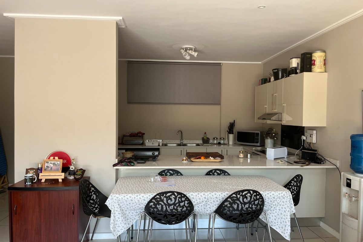 For sale 2 bedroom 2 bathroom ground floor unit, biggest balcony and garden at the Point Bedfordview at a giveaway price of R1 700 000.  - Photo 3