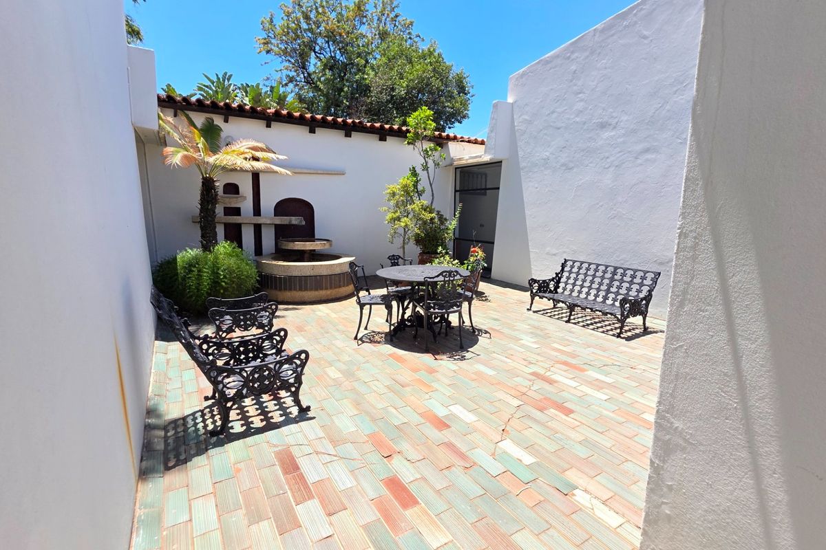 Stylish Family Home with Modern Interiors and Generous Yard - Photo 2